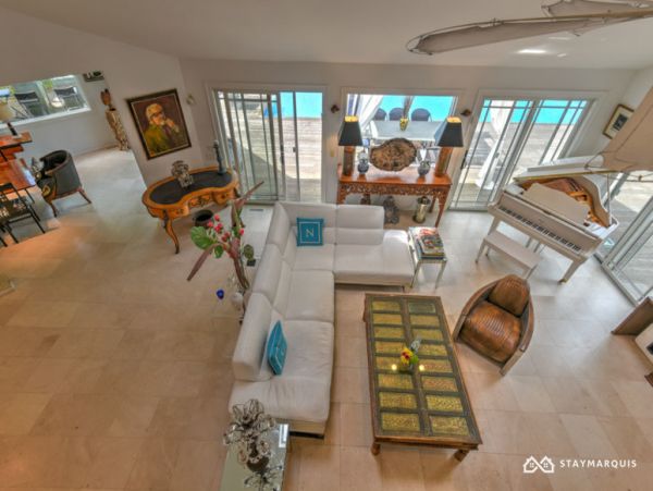 Hamptons Home 1020339