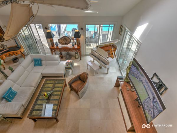 Hamptons Home 1020339