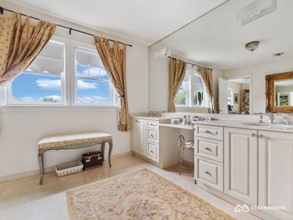 Hamptons Home 1020343