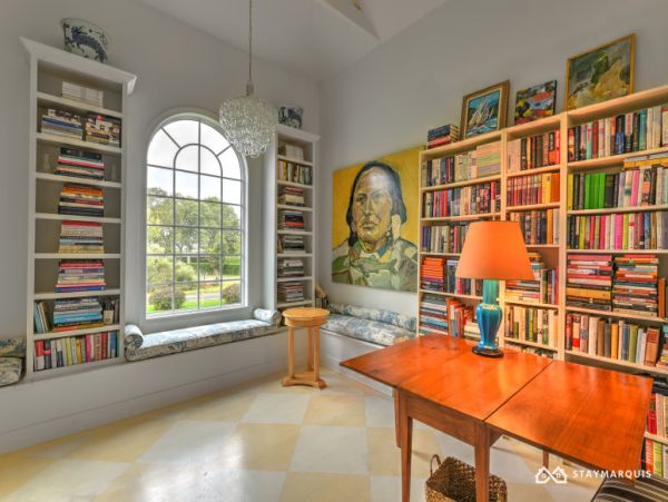 Hamptons Home 1020344