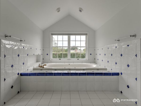 Hamptons Home 1020344