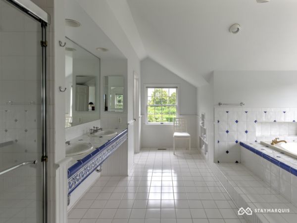 Hamptons Home 1020344