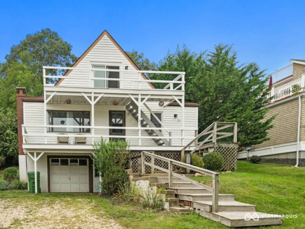 Hamptons Home 1020345