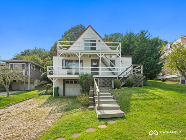 Hamptons Home 1020345