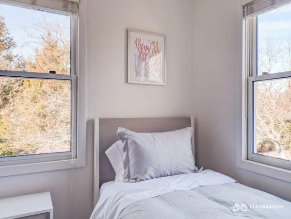 Hamptons Home 1020346