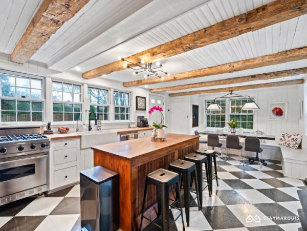 Hamptons Home 1020348
