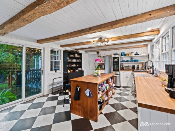 Hamptons Home 1020348