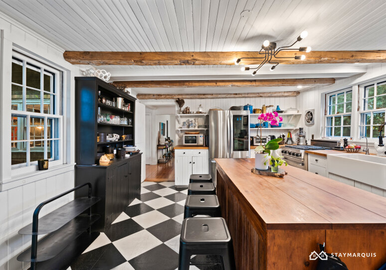 Hamptons Home 1020348