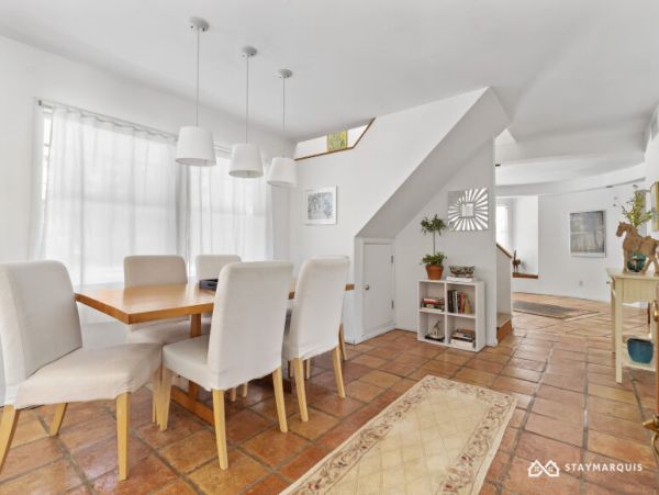 Hamptons Home 1020349