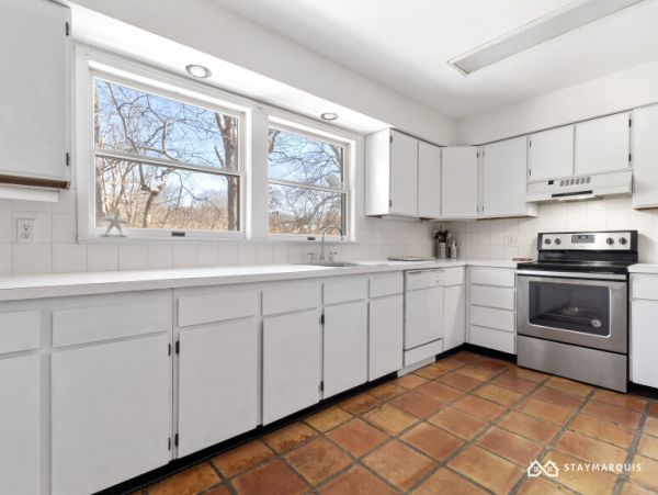 Hamptons Home 1020349