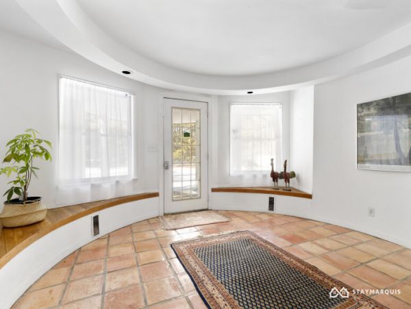Hamptons Home 1020349