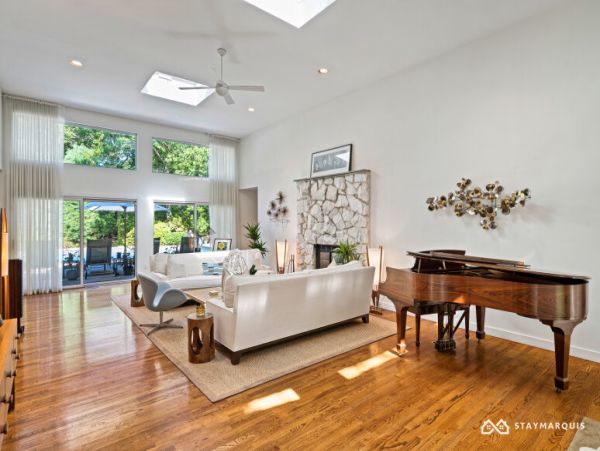 Hamptons Home 1020352