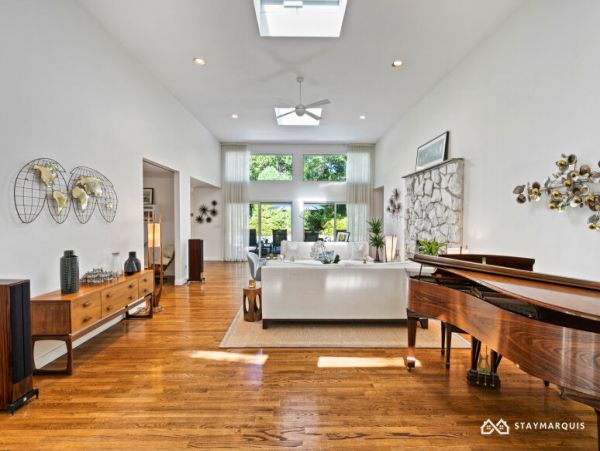 Hamptons Home 1020352