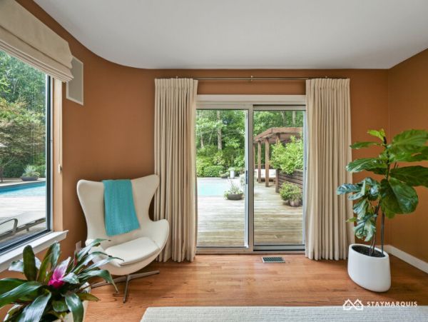 Hamptons Home 1020352