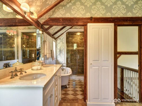 Hamptons Home 1020353