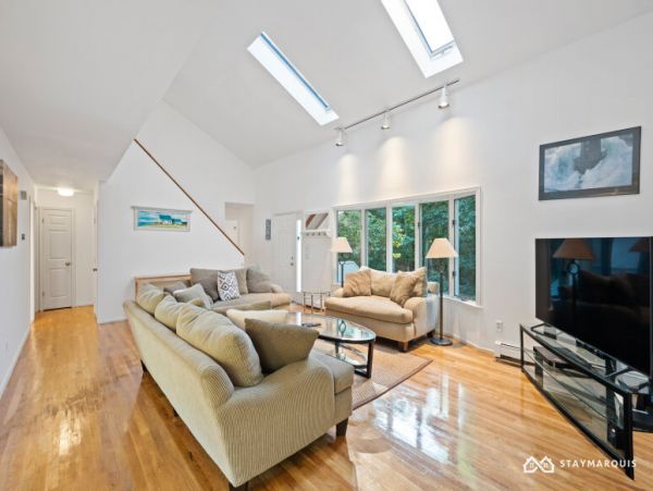 Hamptons Home 1020354