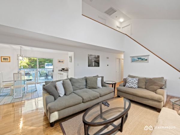 Hamptons Home 1020354