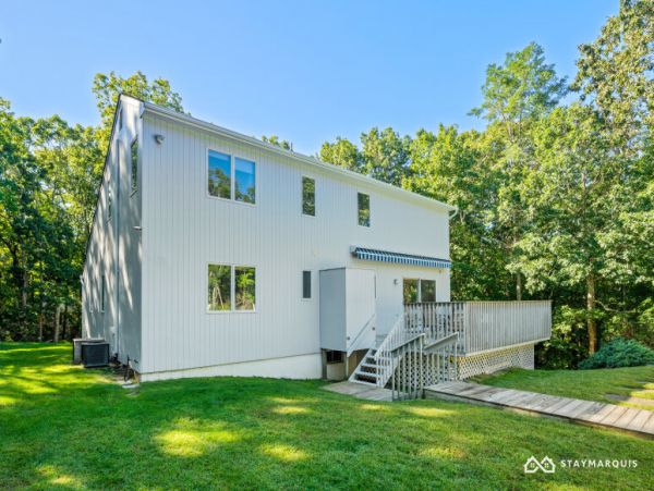 Hamptons Home 1020354