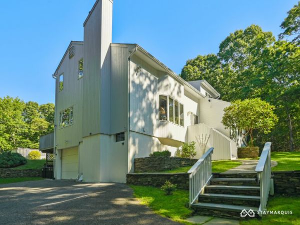 Hamptons Home 1020354