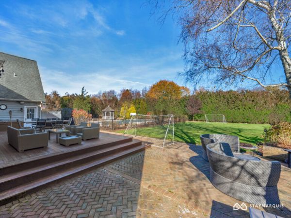 Hamptons Home 1020356