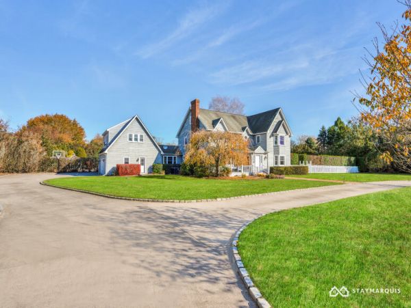 Hamptons Home 1020356