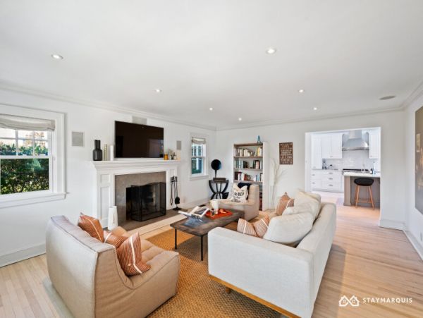 Hamptons Home 1020356
