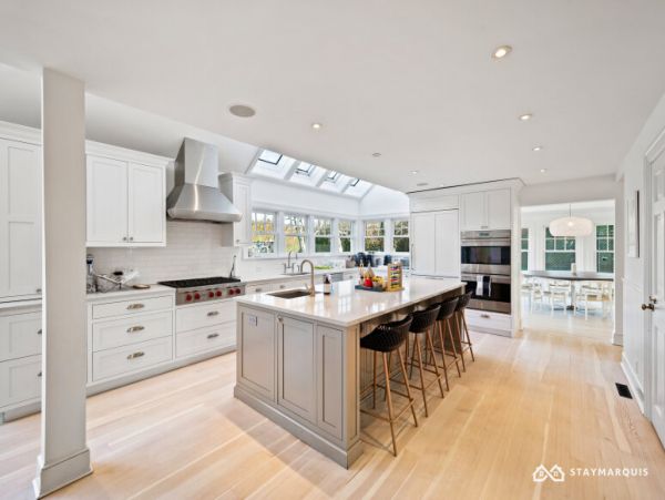 Hamptons Home 1020356