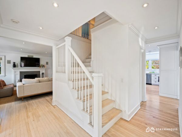 Hamptons Home 1020356