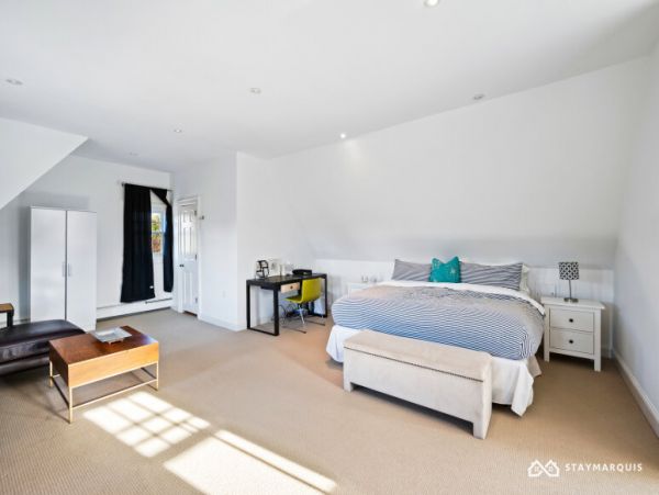 Hamptons Home 1020356