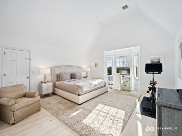 Hamptons Home 1020356