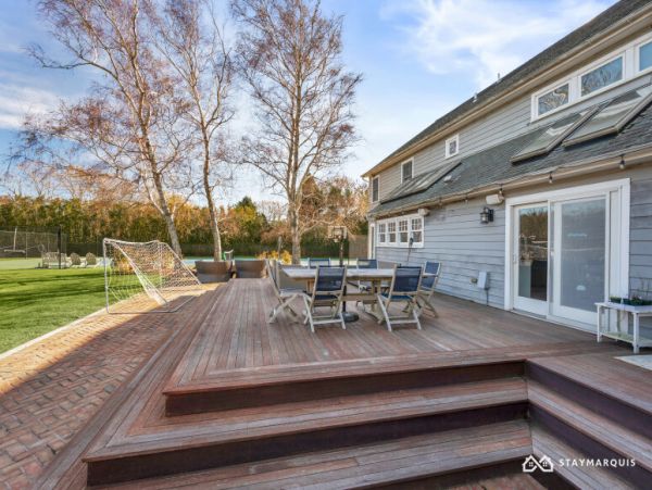 Hamptons Home 1020356