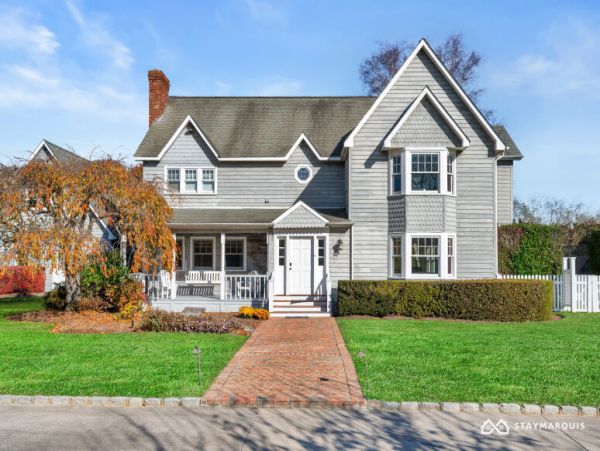 Hamptons Home 1020356