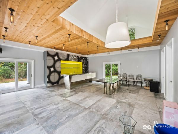 Hamptons Home 1020360