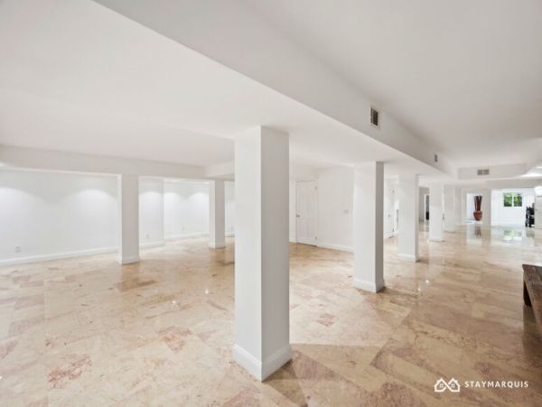 Hamptons Home 1020360
