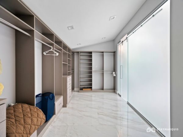 Hamptons Home 1020360