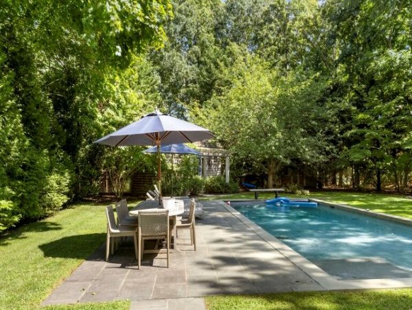 Hamptons Luxury Vacation Pool Home 4 Bedrooms Sleeps 10