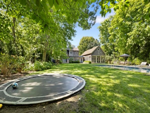 Hamptons Luxury Vacation Pool Home 4 Bedrooms Sleeps 10