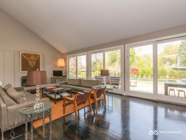 Hamptons Home 1020365