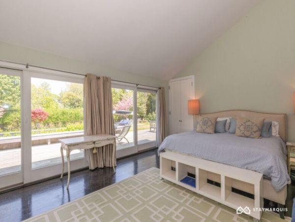 Hamptons Home 1020365
