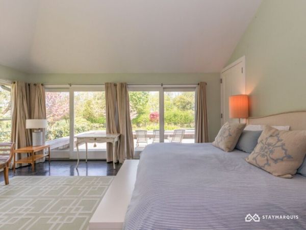 Hamptons Home 1020365