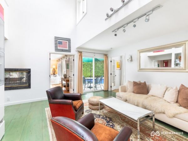 Hamptons Home 1020370