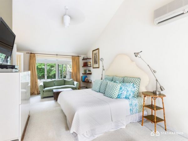 Hamptons Home 1020370