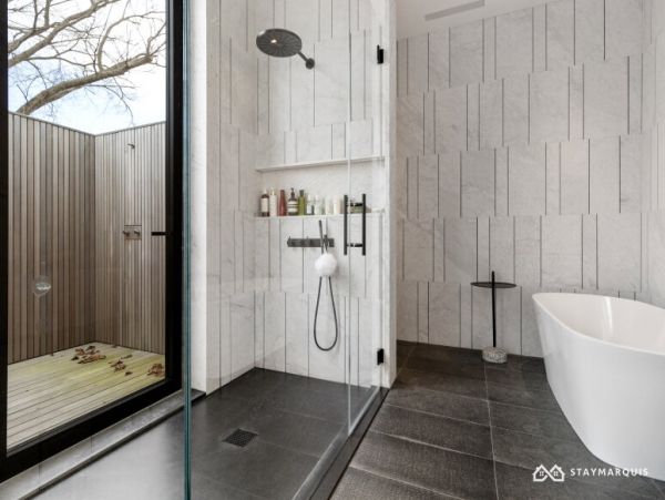 Hamptons Home 1020372