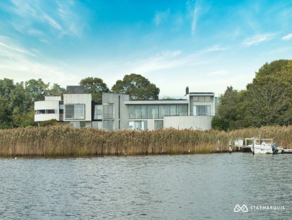 Hamptons Home 1020373