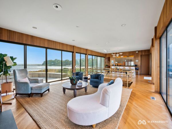 Hamptons Home 1020373