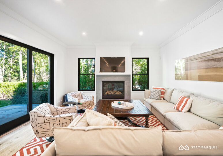 Hamptons Home 1020374