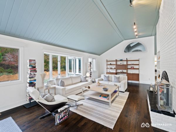 Hamptons Home 1020375