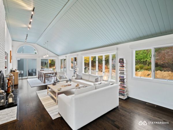 Hamptons Home 1020375