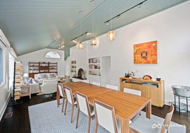 Hamptons Home 1020375