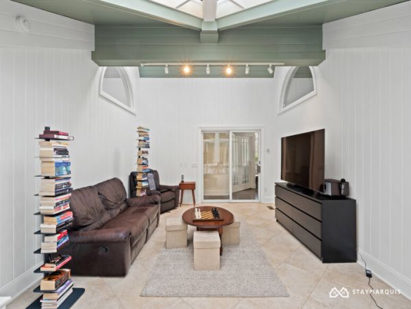 Hamptons Home 1020375